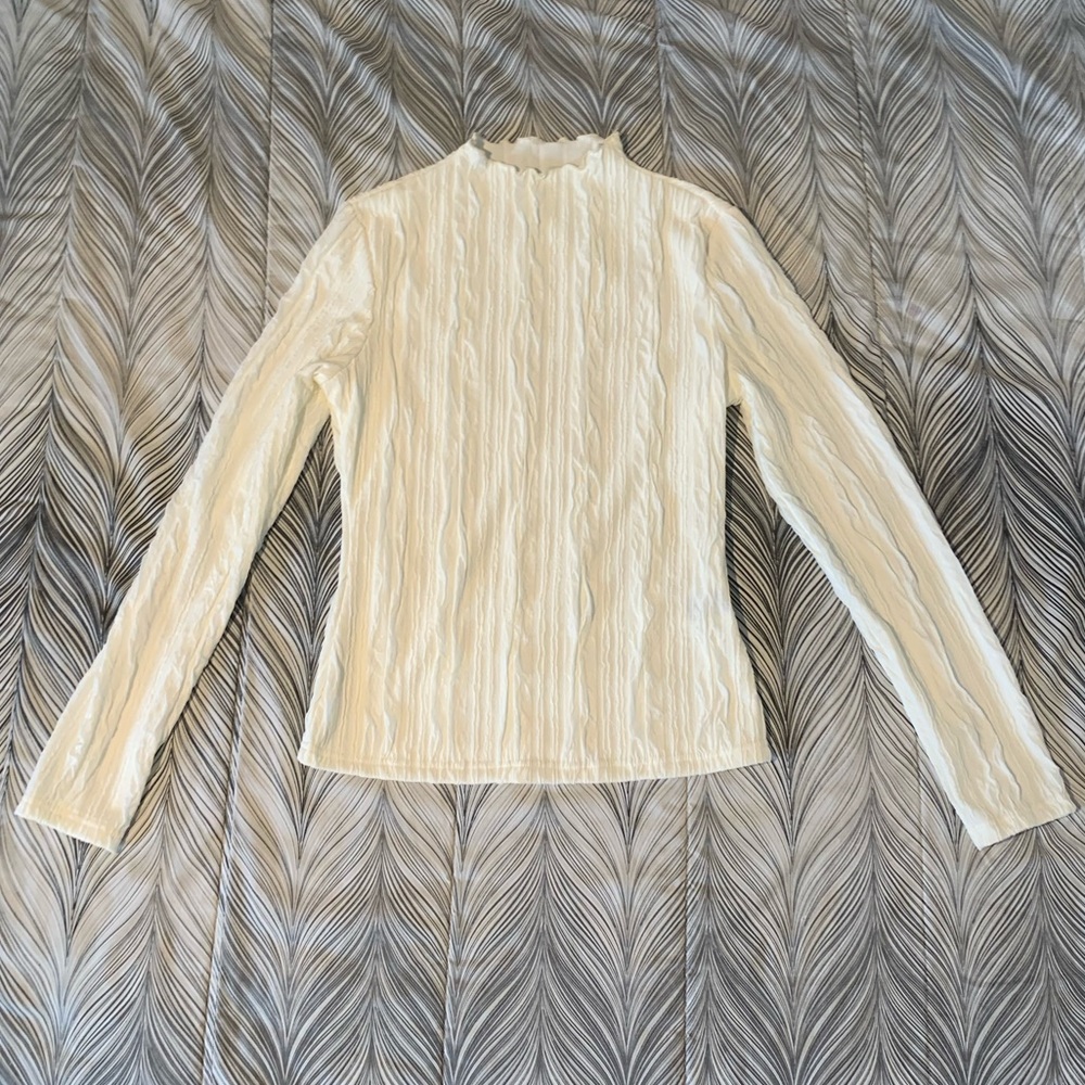 New Womens Medium Long sleeve Lettuce top cream white